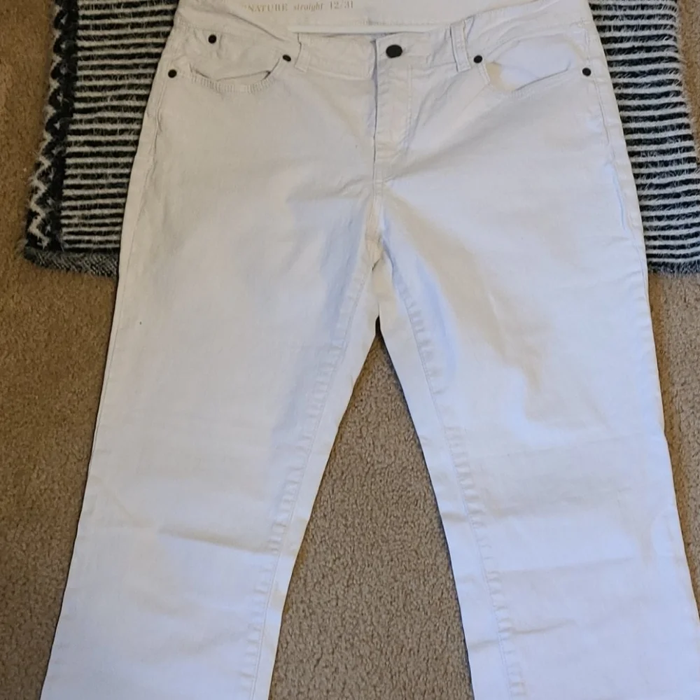 C4 : Singnature jeans:- women straight jeans 12/31 - Picture 2 of 4
